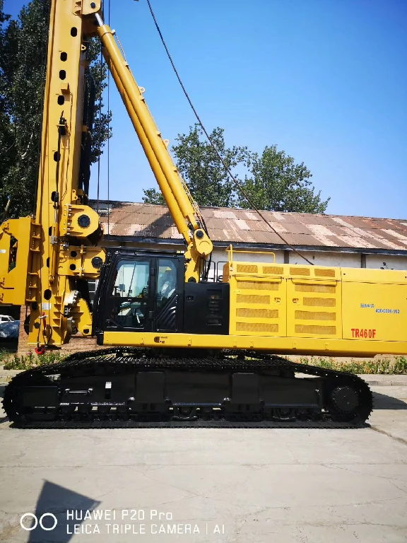 Rotary drilling rig on crawler undercarriage