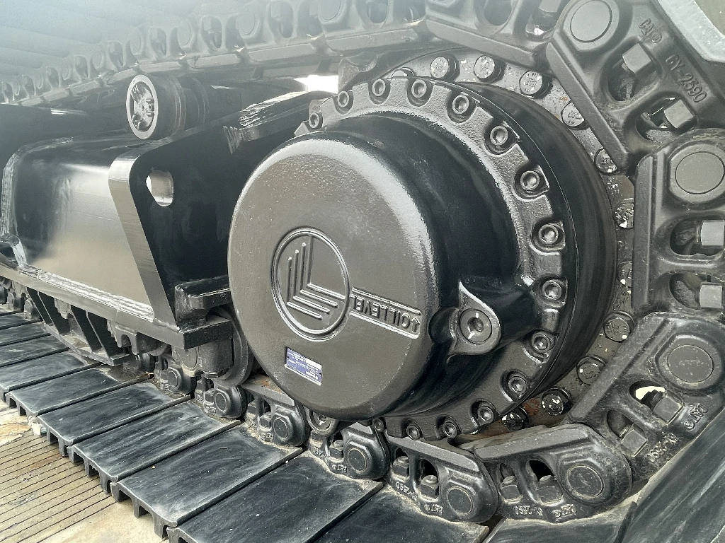 Travel gearbox mounted on track frame